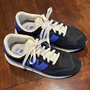 New Balance women’s Black and Blue Sneakers size 8.5  nylon and suede RETRO